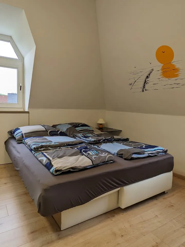 Wohn-/Schlafzimmer: Schlafsofa als Doppelbett